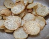 अळुच्या कंदाचे चीप्स /अरबी कंदाचे चीप्स (alukanda chips recipe in marathi) रेसिपी स्टेप 3 फोटो 