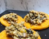 Foto del paso 7 de la receta: Arepa de maíz 🌽 amarillo con queso cheddar de almendra y huevos campesinos