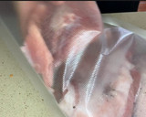 Foto del paso 3 de la receta: Secreto de cerdo macerado en pomelo (con salsa de melocotón)
