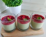 Foto langkah ke 5 dari resep Matcha Panna Cotta with Strawberry Compote.