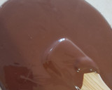 Foto del paso 7 de la receta: Bombón de chocolate relleno de ganache de guayaba