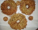 Foto langkah ke 7 dari resep Donat Mie Kriuk.
