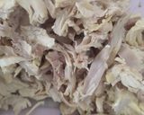 Foto del paso 1 de la receta: Tortitas de pollo deshebrado en salsa de jitomate 🍲💓