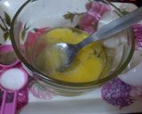 A picture of step 3 of Steamed veggies egg omelette idli.