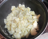 Foto del paso 1 de la receta: Coliflor rebozada con puré de papas, longaniza y mojo