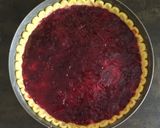 Foto del passaggio 7 della ricetta Crostata di frutta con crema pasticcera e confettura di ciliegie