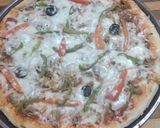 A picture of step 3 of Maxican pizza.
