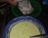 Foto langkah ke 3 dari resep Mendoan bumbu kunyit.