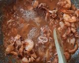Foto langkah ke 3 dari resep Mix seafood soup.