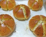 Foto langkah ke 9 dari resep Korean Cream Cheese Garlic Bread.