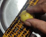 स्ट्रीट स्टाईल, मक्याचे भाजलेले कणीस (makyache bhajlele kanis recipe in marathi) रेसिपी स्टेप 3 फोटो