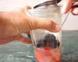 A picture of step 1 of Strawberry and black grapes smoothie.