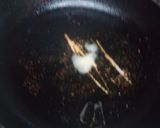 A picture of step 1 of Half Fry Egg.