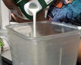 Foto del paso 2 de la receta: Paletas sabor chocomilk