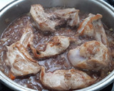 Foto del paso 4 de la receta: Conejo con salsa de vino y pimienta