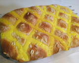 Foto del paso 4 de la receta: Coca de brioche con crema y piñones