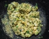 A picture of step 2 of Aloo-matar-methi paratha.