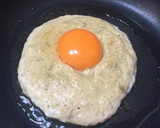 Foto del paso 4 de la receta: Huevos fritos de colores