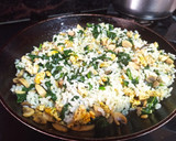 Foto del paso 4 de la receta: Arroz salteado con pechuga de pavo, espinacas y champiñones