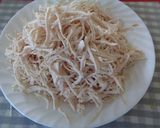 Hình bước làm 1 của món Gà xé cay