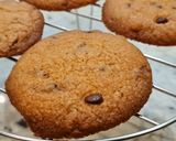 A picture of step 5 of Lotus Cream and Chocolate Chip Cookies.
