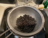 A picture of step 4 of Taiwanese milky bubble tea (iced or hot).