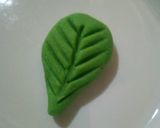 A picture of step 4 of Leaf cookies.
