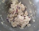 Une image de l'étape 2 de Scone cranberries chocolat blanc.