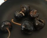 Foto del paso 1 de la receta: Acelgas rellenas en chile cascabel