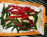 Foto langkah ke 1 dari resep Cara menyimpan cabai agar awet.