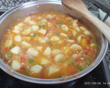 Foto del paso 4 de la receta: Guiso marinero de cazón o tintorera con papas y fideos