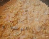 Foto del paso 3 de la receta: Tirabuzones con salsa Scarparo "One pot pasta"