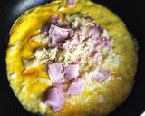 Sajttal és sonkával töltött omlett recept fázis 6 fotója
