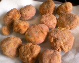 Foto del paso 6 de la receta: Albóndigas de pollo y pavo en salsa de tomate casera