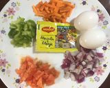 A picture of step 1 of Noodles Omelette.