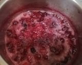 A picture of step 3 of Coconut berry pudding with Apple crumble Vegan.