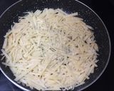 Foto del paso 3 de la receta Rösti de papas con Salchichas y Huevo frito