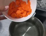 Foto langkah ke 1 dari resep Sup Ayam Warna Warni.