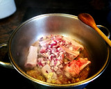 Foto del paso 3 de la receta: Estofado de patata con espárragos silvestres y carne de cerdo