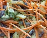 Фото кроку 7 до Очень вкусный салат из овощей и консервированой фасоли.