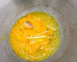 Foto langkah ke 4 dari resep Usus ayam bumbu kuning.
