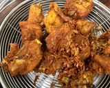 Gambar langkah 2 resipi Ayam Goreng Kunyit.