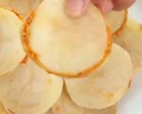 A picture of step 1 of Garlic dabda (bhajiya).