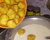 A picture of step 3 of Dahi phulki🥣.