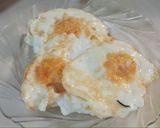 Foto langkah ke 1 dari resep Telur ceplok saus tiram.