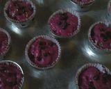 Foto langkah ke 3 dari resep Muffin buah naga merah.