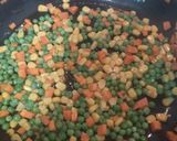 Foto del paso 2 de la receta: Arroz tres delicias con rollito de primavera y pollo agridulce