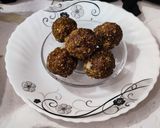 A picture of step 5 of Choco cornflakes ladoos.