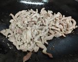 รูปขั้นตอนการทำที่ 6 ของ หมูผัดพริก