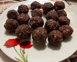 A picture of step 2 of Dates energy balls.